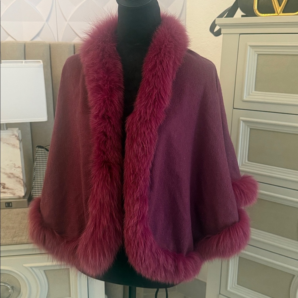 Givenchy Fox fur trimmed cape - Picture 6 of 9